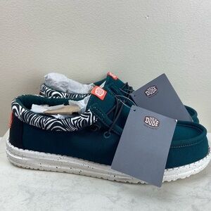 NWT WALLY VARSITY ANIMAL SLIP ON TRAVEL COMFORT SHOE